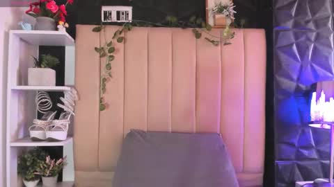 Mia online show from January 19, 4:11 pm