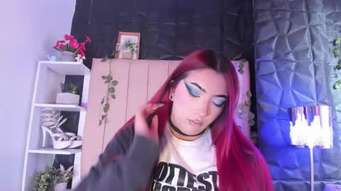 Mia online show from February 12, 2:23 pm