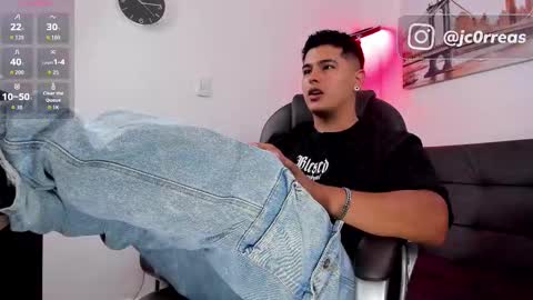 Snapshot of _juanes__ chatting on October 4, 10:30 pm _juanes__ online show from October 4, 10:30 pm