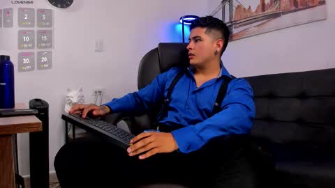 Snapshot of _juanes__ chatting on October 24, 9:11 pm _juanes__ online show from October 24, 9:11 pm