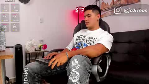 Snapshot of _juanes__ chatting on October 25, 10:37 pm _juanes__ online show from October 25, 10:37 pm