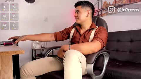 Snapshot of _juanes__ chatting on November 11, 10:32 pm _juanes__ online show from November 11, 10:32 pm