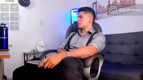 Snapshot of _juanes__ chatting on November 18, 9:30 pm _juanes__ online show from November 18, 9:30 pm