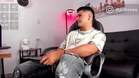 Snapshot of _juanes__ chatting on November 19, 8:53 pm _juanes__ online show from November 19, 8:53 pm