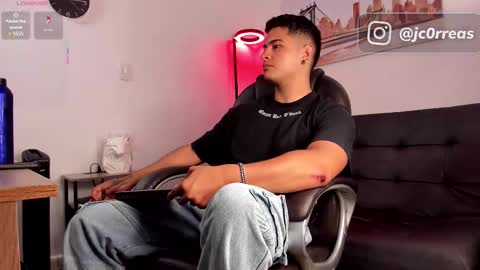 Snapshot of _juanes__ chatting on November 24, 8:30 pm _juanes__ online show from November 24, 8:30 pm