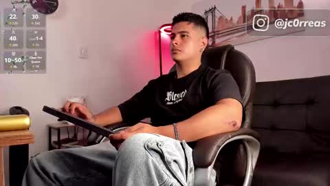 Snapshot of _juanes__ chatting on November 26, 8:43 pm _juanes__ online show from November 26, 8:43 pm