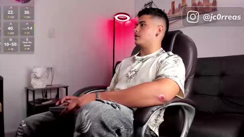 Snapshot of _juanes__ chatting on December 3, 11:36 pm _juanes__ online show from December 3, 11:36 pm