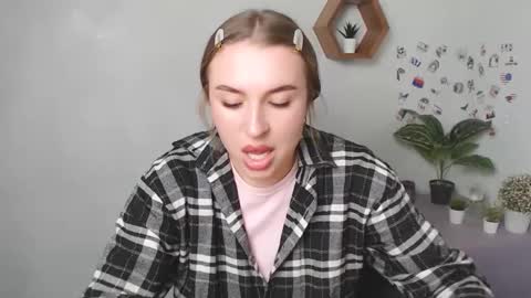 Snapshot of _julianaini_ chatting on September 26, 10:41 am Jolia online show from September 26, 10:41 am