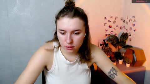 Snapshot of _julianaini_ chatting on November 24, 5:18 am Jolia online show from November 24, 5:18 am