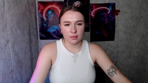 Snapshot of _julianaini_ chatting on December 15, 9:13 am Jolia online show from December 15, 9:13 am