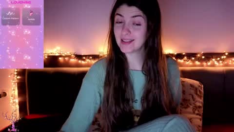 Snapshot of _just_a_simple_girl chatting on February 19, 3:13 am _just_a_simple_girl online show from February 19, 3:13 am