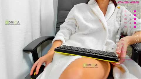 Snapshot of _justcallme_ chatting on February 14, 8:26 pm _justcallme_ online show from February 14, 8:26 pm