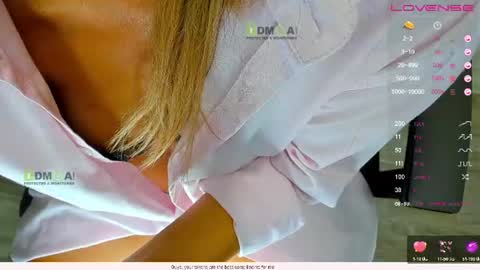 _justcallme_ online show from July 31, 10:36 am