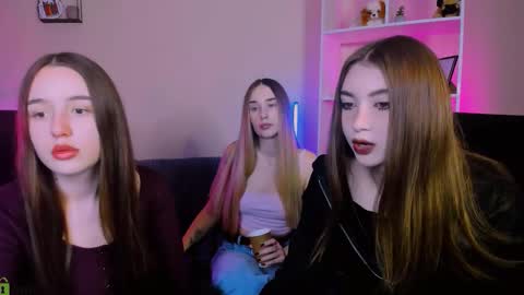 Snapshot of _kellykitten_ chatting on November 21, 9:52 am _kellykitten_ online show from November 21, 9:52 am