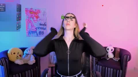 _kellykitten_ online show from January 7, 9:56 am