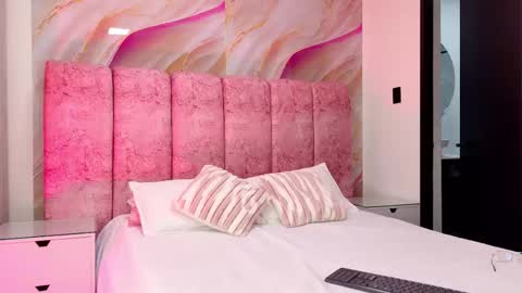 Kendall online show from February 5, 11:59 am