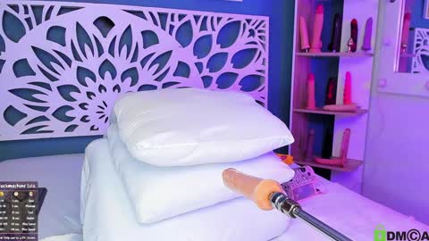 _kheissy_ online show from December 7, 10:45 am