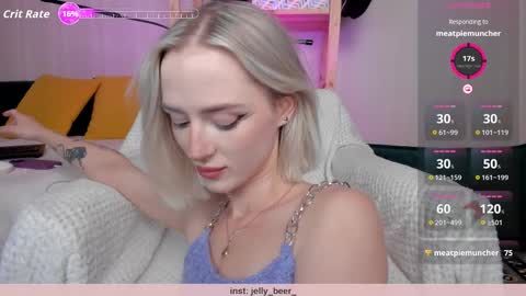 Snapshot of _kiki_pie chatting on October 1, 7:14 am Kiara 0100 - 0700 UTC almost every day online show from October 1, 7:14 am