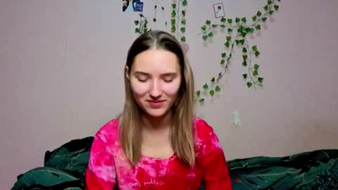 _kikiclark_ online show from December 18, 8:59 pm