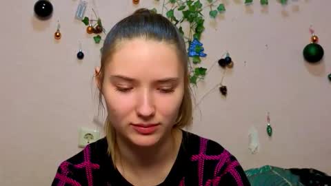 _kikiclark_ online show from February 5, 8:57 pm