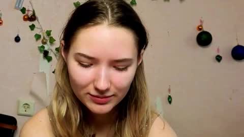 Snapshot of _kikiclark_ chatting on February 13, 11:50 am _kikiclark_ online show from February 13, 11:50 am