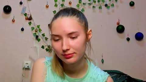 Snapshot of _kikiclark_ chatting on February 15, 8:49 pm _kikiclark_ online show from February 15, 8:49 pm