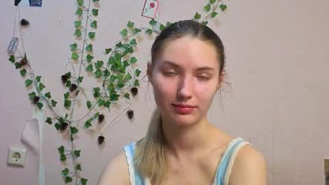 Snapshot of _kikiclark_ chatting on March 1, 8:55 pm _kikiclark_ online show from March 1, 8:55 pm