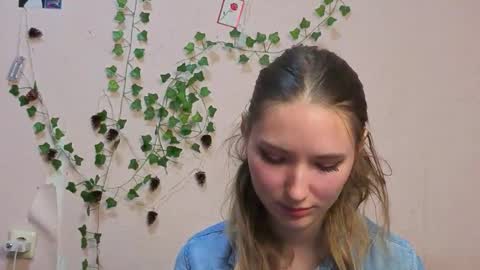 Snapshot of _kikiclark_ chatting on March 6, 9:00 pm _kikiclark_ online show from March 6, 9:00 pm