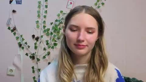 Snapshot of _kikiclark_ chatting on March 8, 8:12 pm _kikiclark_ online show from March 8, 8:12 pm