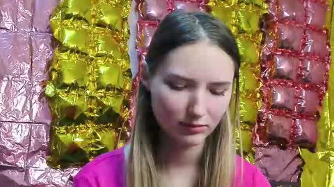 Snapshot of _kikiclark_ chatting on March 16, 5:17 pm _kikiclark_ online show from March 16, 5:17 pm