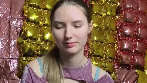 Snapshot of _kikiclark_ chatting on March 21, 9:18 pm _kikiclark_ online show from March 21, 9:18 pm