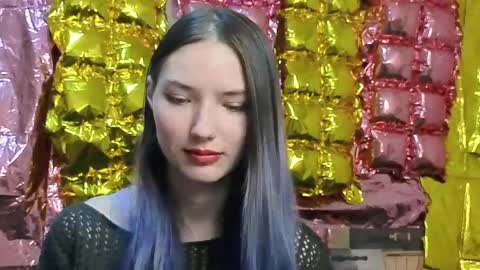 Snapshot of _kikiclark_ chatting on April 3, 5:11 pm _kikiclark_ online show from April 3, 5:11 pm