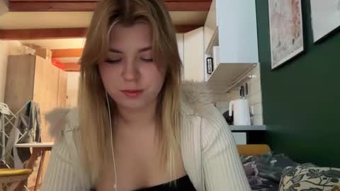 Molly   Emily online show from March 26, 5:57 am