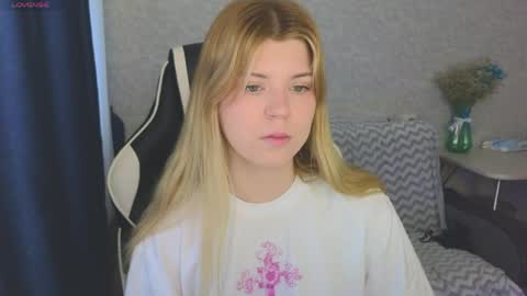 Molly   Emily online show from May 28, 2:36 pm