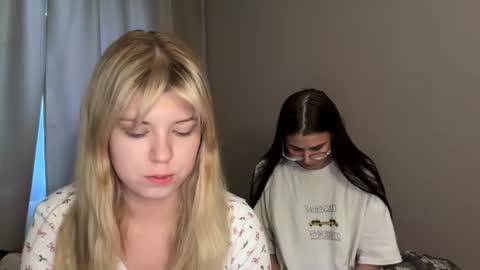 Molly   Emily online show from August 6, 1:07 am