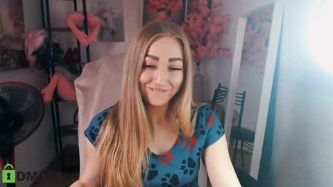 Snapshot of _kittyboo chatting on December 3, 10:39 am Aleksa online show from December 3, 10:39 am