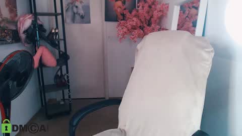 Snapshot of _kittyboo chatting on December 6, 12:05 pm Aleksa online show from December 6, 12:05 pm