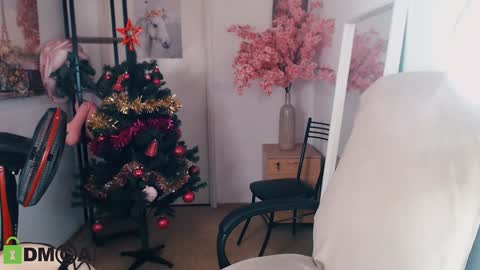 Snapshot of _kittyboo chatting on December 9, 8:11 am Aleksa online show from December 9, 8:11 am
