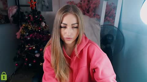 Snapshot of _kittyboo chatting on December 17, 10:01 am Aleksa online show from December 17, 10:01 am