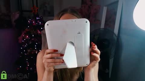 Snapshot of _kittyboo chatting on December 23, 10:42 am Aleksa online show from December 23, 10:42 am