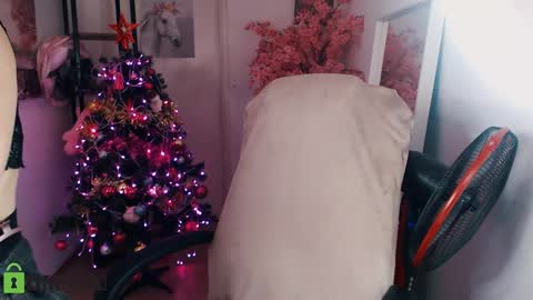 Snapshot of _kittyboo chatting on December 31, 2:51 am Aleksa online show from December 31, 2:51 am