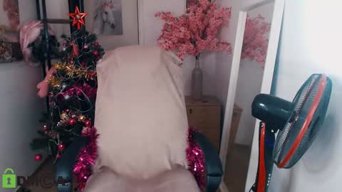Snapshot of _kittyboo chatting on January 9, 2:07 pm Aleksa online show from January 9, 2:07 pm