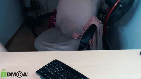 Snapshot of _kittyboo chatting on January 21, 11:24 am Aleksa online show from January 21, 11:24 am