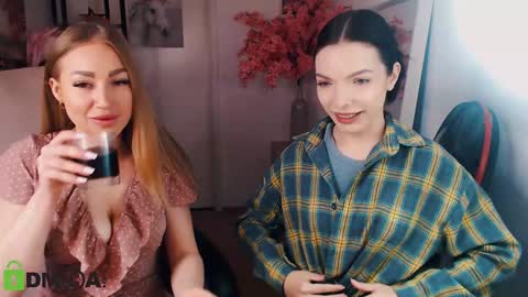Snapshot of _kittyboo chatting on February 6, 1:32 pm Aleksa online show from February 6, 1:32 pm