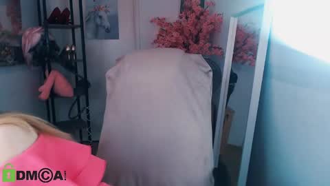 Snapshot of _kittyboo chatting on February 14, 8:42 am Aleksa online show from February 14, 8:42 am
