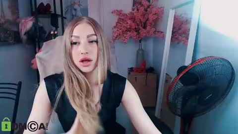 Snapshot of _kittyboo chatting on February 16, 8:43 am Aleksa online show from February 16, 8:43 am