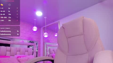 Snapshot of _laaura_ chatting on December 22, 1:33 pm Laura online show from December 22, 1:33 pm