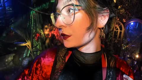 Snapshot of _lady_luna_ chatting on April 2, 9:23 pm Lady Luna online show from April 2, 9:23 pm