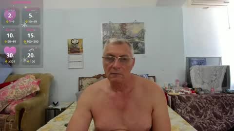 Snapshot of _lady_red_ chatting on June 10, 9:52 am Lory online show from June 10, 9:52 am