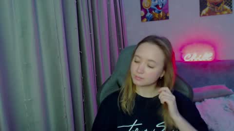 _lalune_ online show from January 3, 11:01 pm